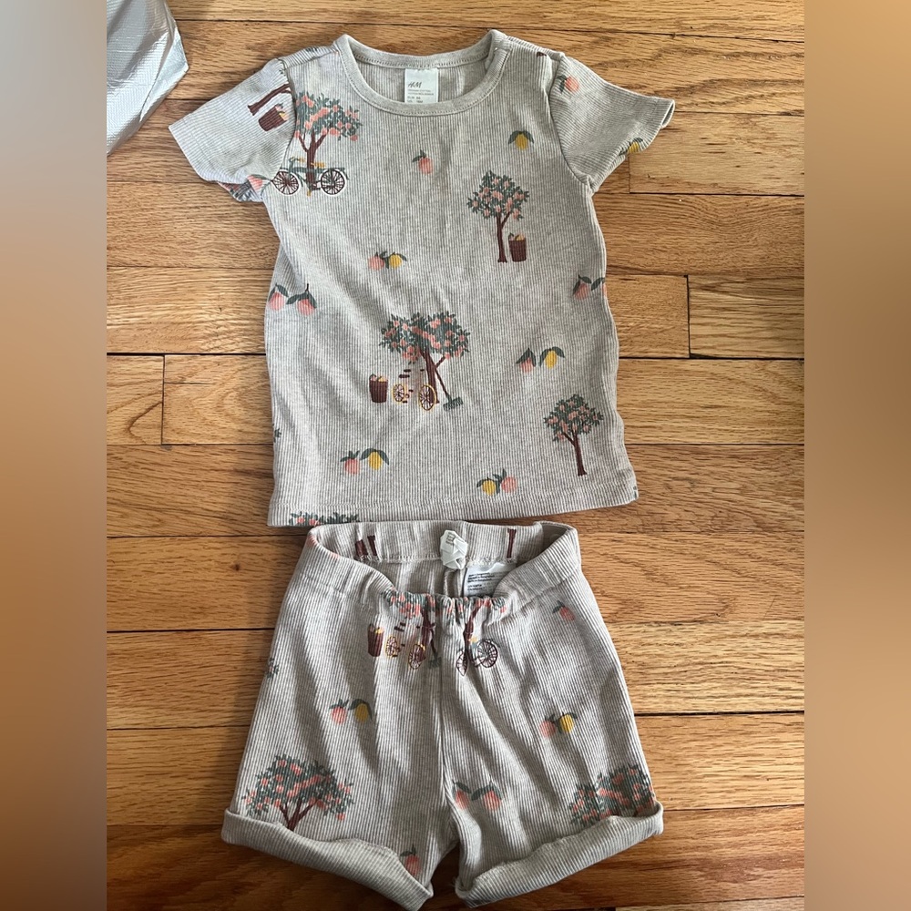 H&M two piece garden ribbed shirt and short set size 18M
